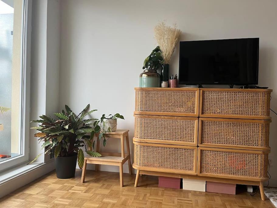 Confortable Studio Canal St Martin Appartement Parijs